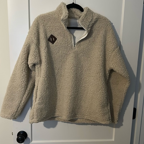 Woman’s sweater - Picture 1 of 4